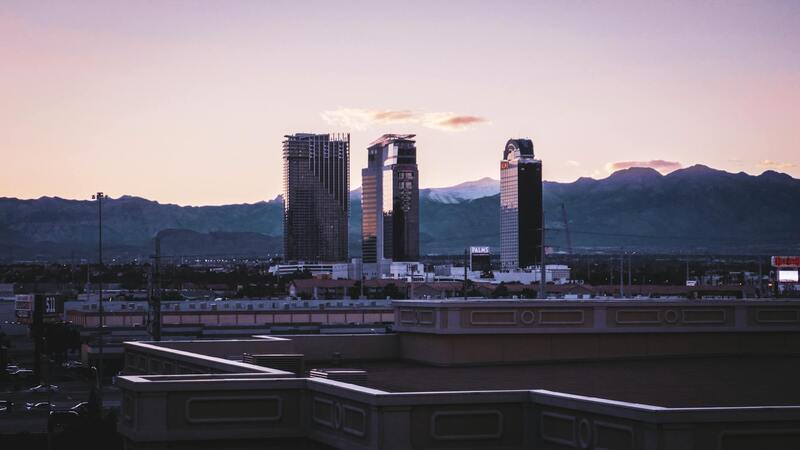 Unibet Suomi harrastaa kekseliästä sponsorointia suomalaisjulkkiksilla