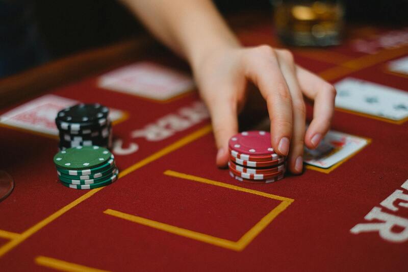 Unibet Suomi harrastaa kekseliästä sponsorointia suomalaisjulkkiksilla